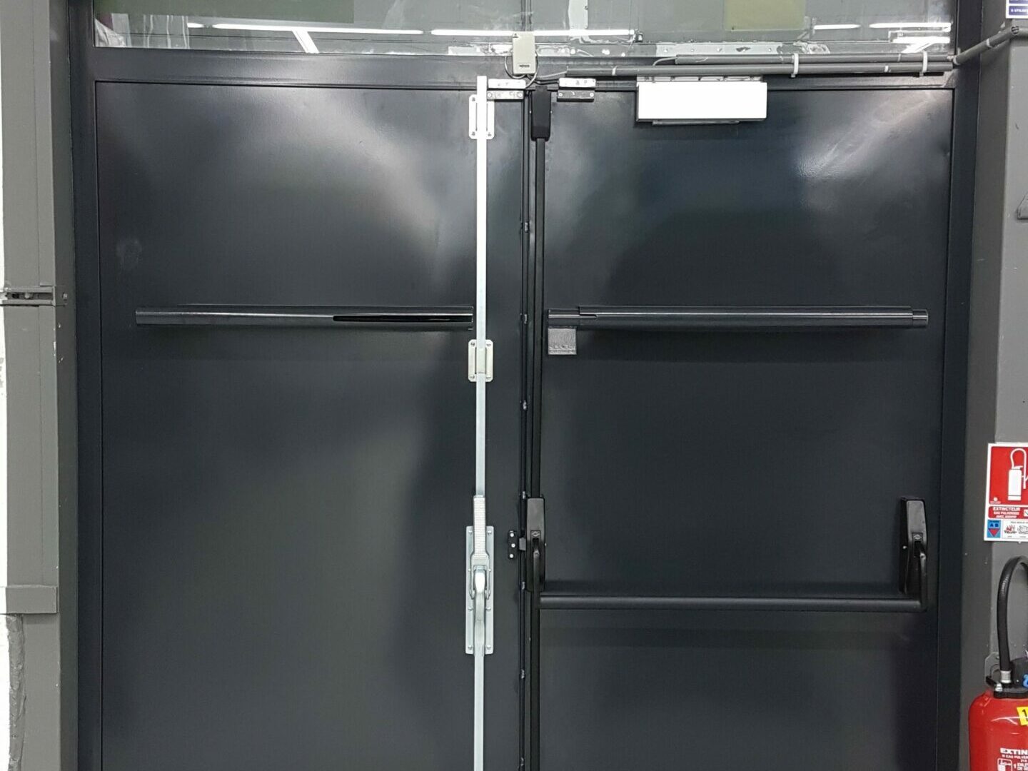 Porte en métal pour professionnels Porte en métal pour professionnels